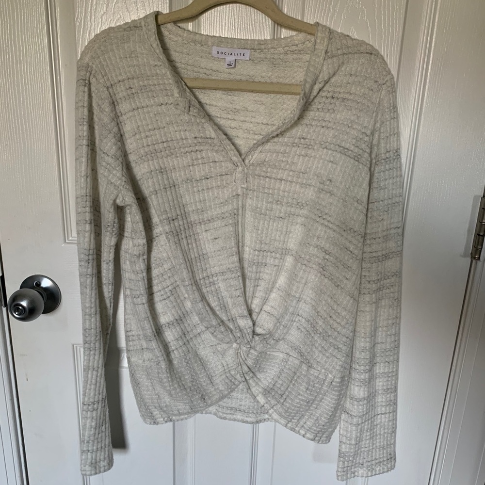 long sleeve twist on front long sleeve